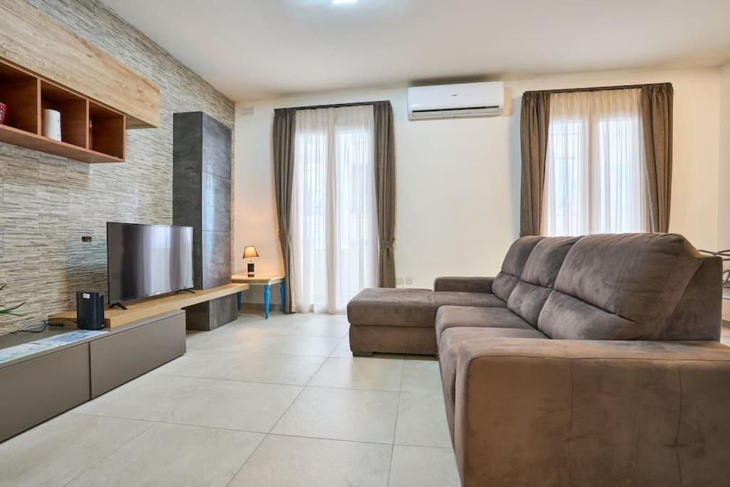 2 Bedroom St. Julians San Ġiljan